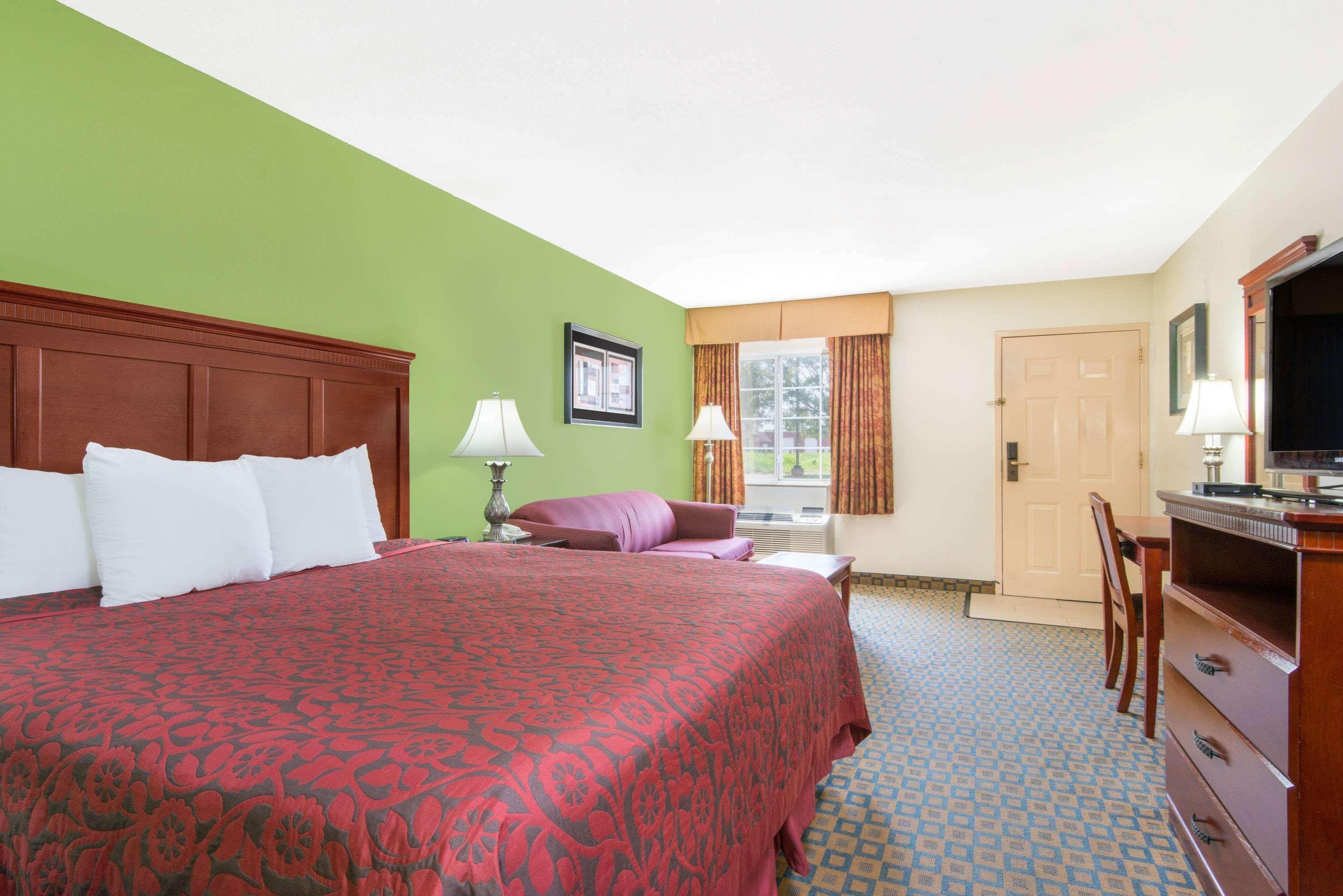 Days & By Wyndham Hotel Wichita