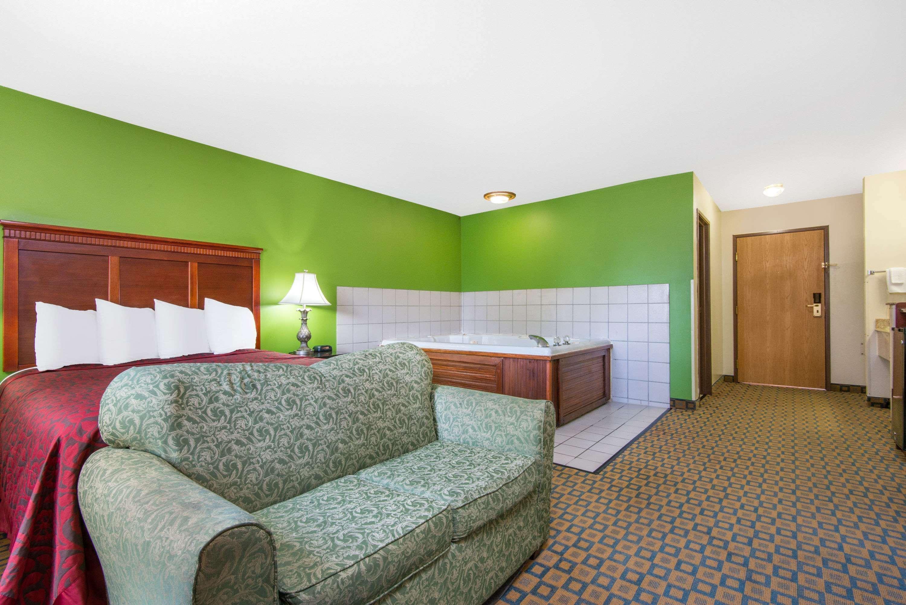 Days & By Wyndham Hotel