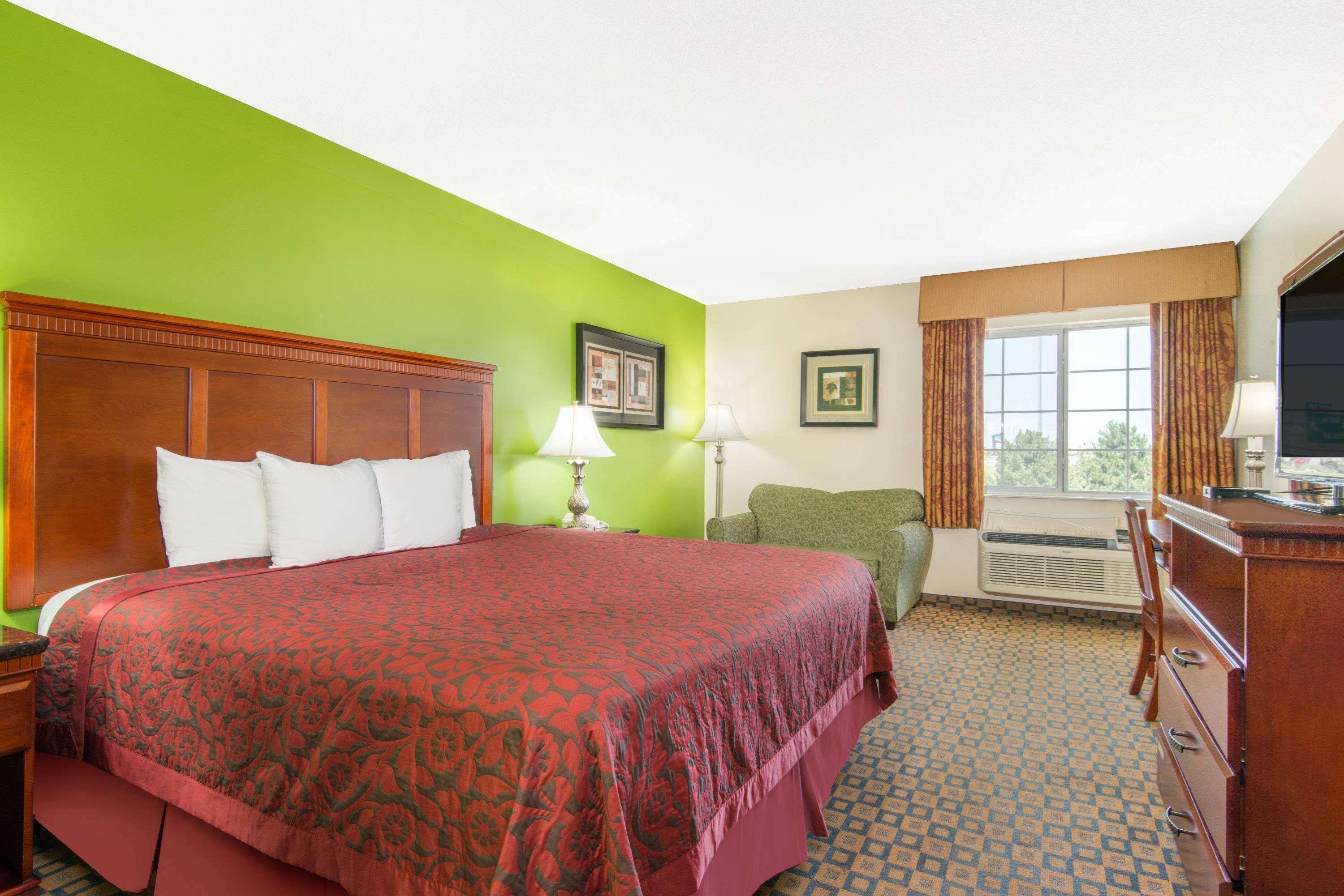 Hotel Days & By Wyndham Wichita